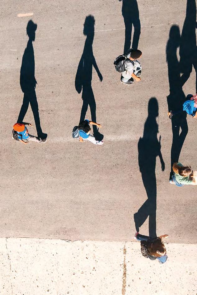 ZELFBEWUST EN WERELDWIJS: MEER DAN ZOMAAR WAT WOORDEN Er gebeurt veel tussen je twaalfde en achttiende. Het zijn ontdekkingsjaren.