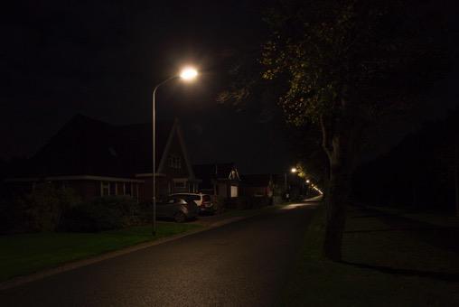 00 en 06.00 uur. Er is na de spits minder verkeer op straat, de ogen zijn gewend aan het donker, er is zo minder lichthinder en we besparen energie.
