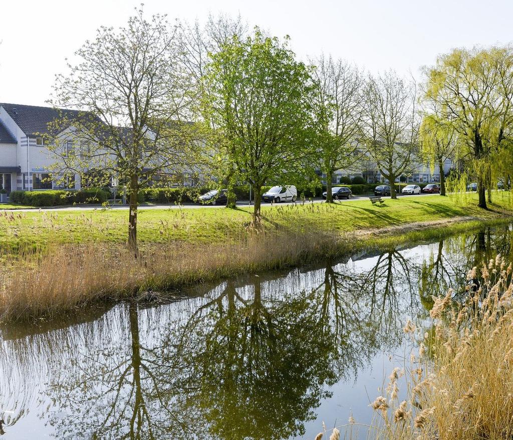 Chet Bakerstraat 24: een gezinshuis met een vrij uitzicht op water en groen alsmede een multifucntioneel bijgebouw in de achtertuinachtertuin Ligging Almere Stad is het grootste stadsdeel van Almere.
