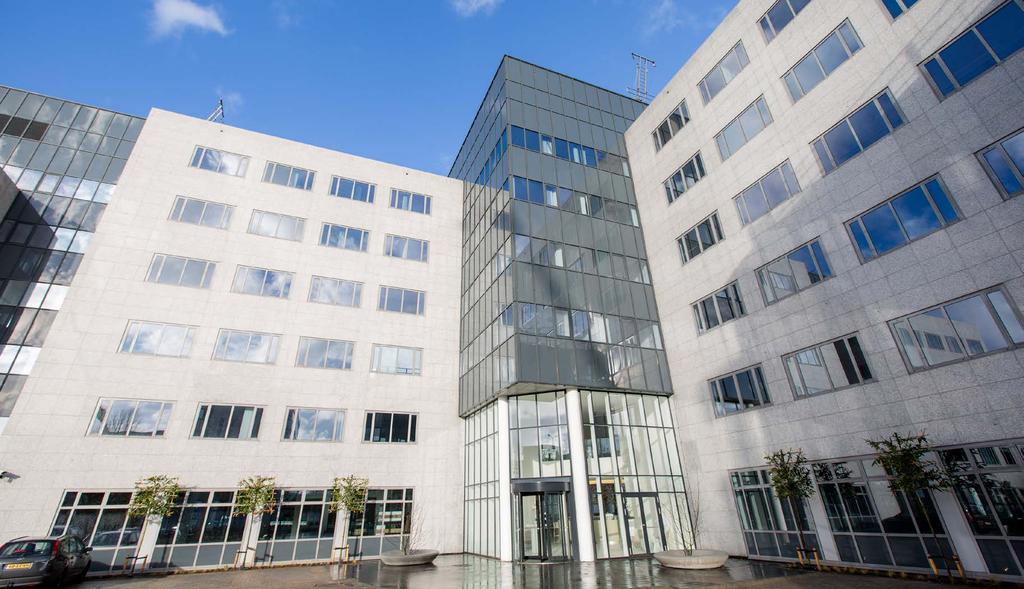 OBJECT Het gebouw omvat in totaal 8.277 m² v.v.o. kantoorruimte, verdeeld over 5 geschakelde bouwdelen en beschikt over energielabel A.