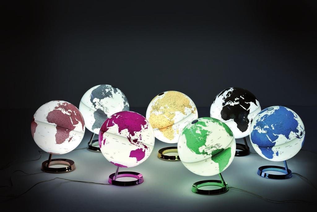 Dankzij het gebruik van energie besparende lampen geven de globes een intens licht af, waardoor de globes een fascinerende en originele lamp is. Diameter is 30cm. artikelnr.
