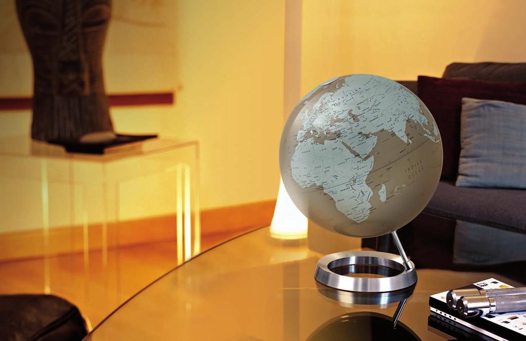 Globe Atmosphere Design Vision Deens design komt samen met state-of-the-art digitale cartografie in deze moderne globes van Atmosphere.