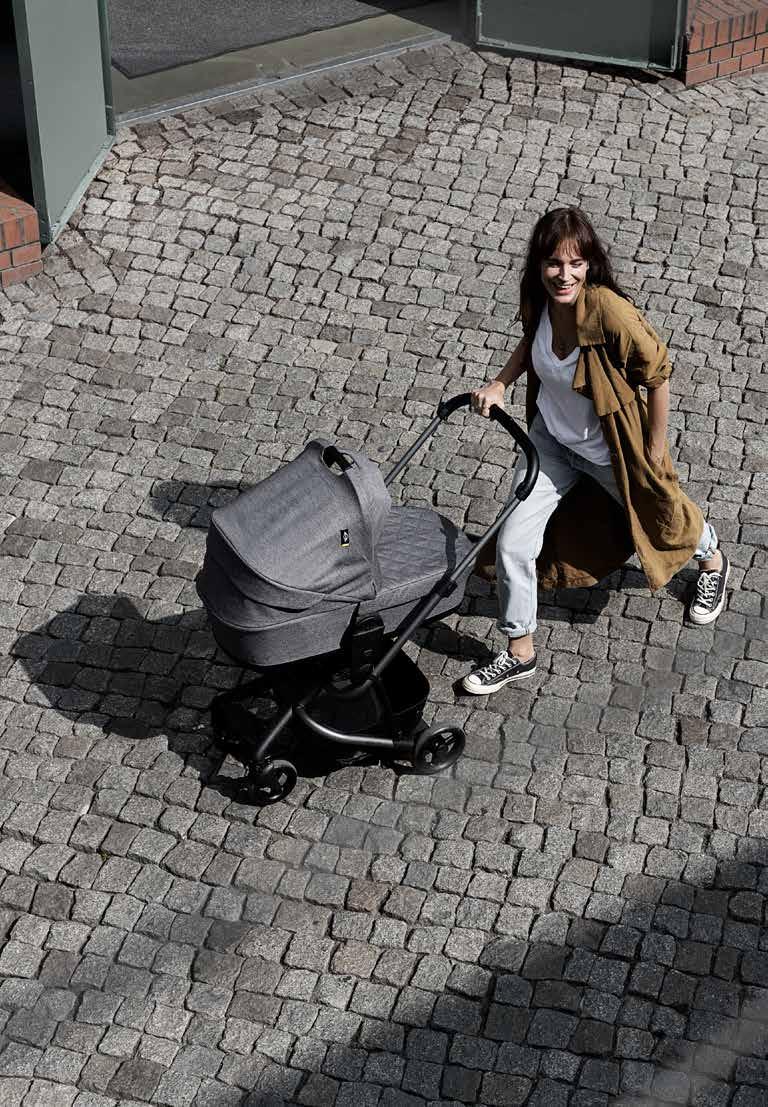 MINI STROLLER. THE ICONIC CITY RIDE. Wandel in stijl met de MINI by Easywalker Stroller. Met deze coole stadswagen, die in samenwerking met MINI ontworpen is, zullen jij en je kleintje zeker opvallen.