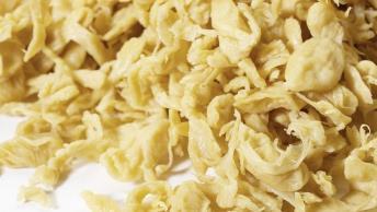 Vermarkting; hybride oplossingen / B2B Ruitenberg; Rudin VegaCasing De VegaCasing is een ready-to-use -pasta gebaseerd op zeewierextract (alginaat) dat een eetbaar huidje rond worstdeeg vormt voor
