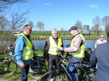 Ook waren er drie leden bij, die voor het eerst mee gingen fietsen, ook hier wordt onze fietscommissie vrolijk van. Vandaag de traditionele route naar Leveroy gedaan.