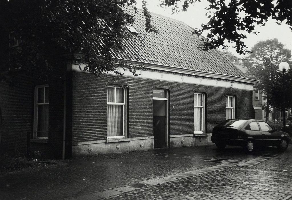 In 1882 wordt het huidige pand Torenstraat nr 4 opnieuw opgetrokken en is nu het enige overgebleven huis uit de voormalige Torenstraat, ook wel burgemeesterswoning genoemd.