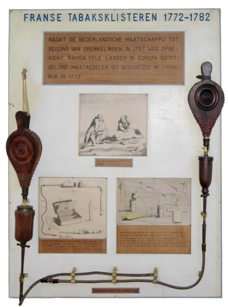Reddingmuseum Dorus Rijkers in Den Helder De Maatschappij beschikt over een kleine collectie historische reanimatieapparatuur uit de 18de en 19de eeuw, zoals klisteerapparaten en elektriseermachines
