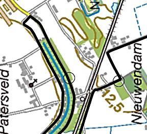 Je uiteraard niet opnieuw laten verleiden om de brug over te rijden maar de nieuwe wegaansluiting gebruiken zodat je langs het water blijft rijden.