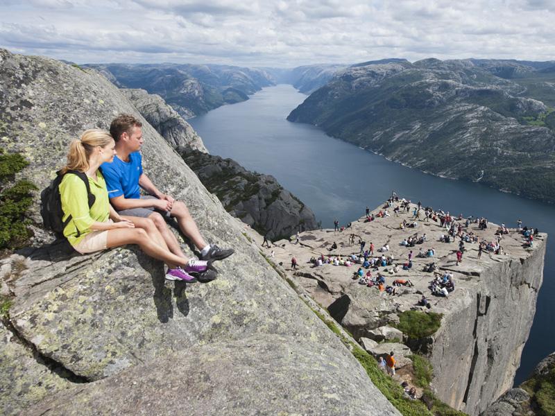 Noorwegen Gustav Vigeland 12-Daagse hotelrondreis Al het natuurschoon dat Zuid-Noorwegen te bieden heeft ziet u tijdens deze reis: vele bergen, hoogvlaktes, diepe dalen en prachtige fjorden.