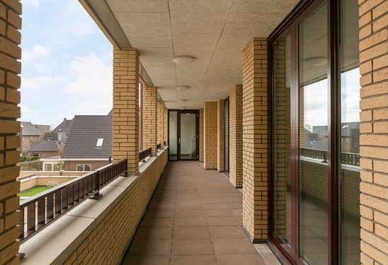 de woonkamer een balkon Twee