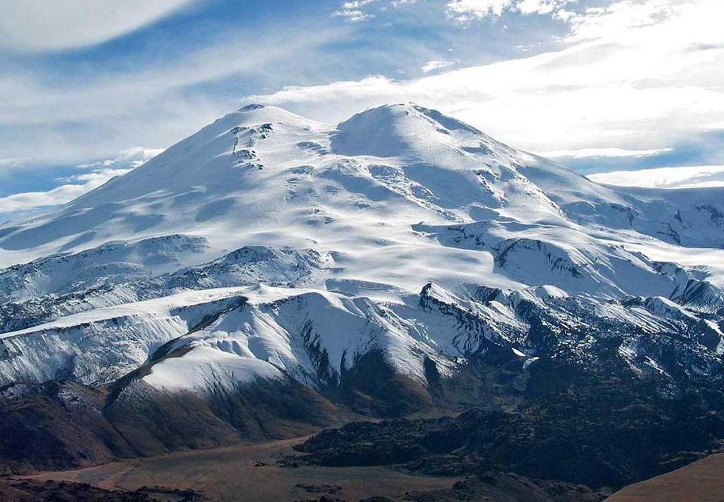 INFORMATIE DOCUMENT ELBRUS EXPEDITIE 2019 De Elbrus is met 5642m de hoogste berg van Europa en daarmee één van de seven summits.