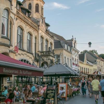 Het totaalproduct van de stad Valkenburg met de winkels, horeca, attracties, etc. is het primaire bezoekmotief.
