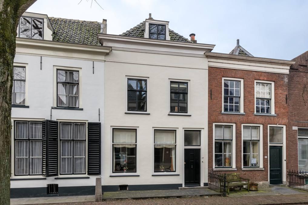 Voorstraat 25