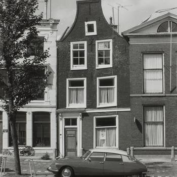 Pand Rapenburg 102 (1974) Voordeur Rapenburg 102 (1938) Een jaar later op 20 maart 1891 wordt hun zoon Johann Friedrich Meiners geboren.