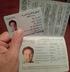 Je kunt kiezen tussen een paspoort of een Europese identiteitskaart. Een rijbewijs wordt niet geaccepteerd.